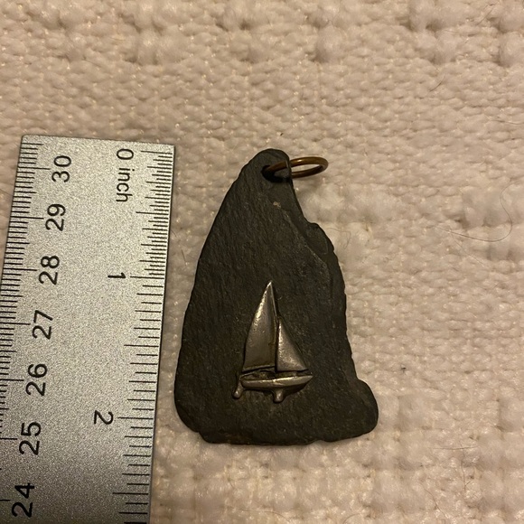 ⚫️ Sailboat on stone pendant - Picture 3 of 5